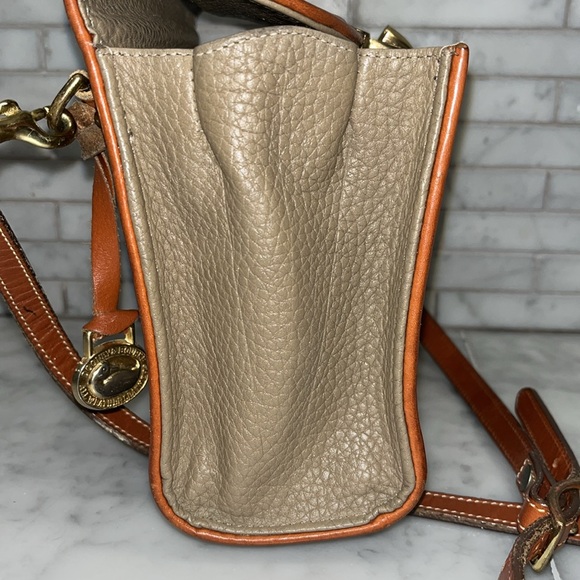 Vintage Dooney and Bourke AWL 90s Mini  Crossbody  6.5” tall  7.5”wide  3” deep - Picture 8 of 10